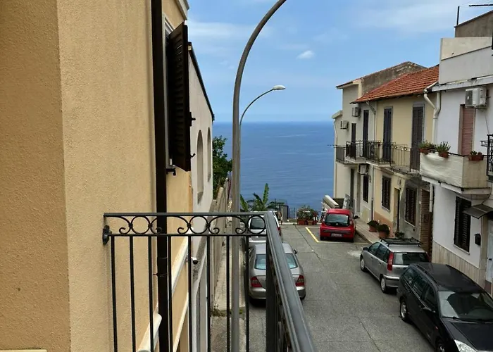 לינה וארוחת בוקר Scilla Resort 4*