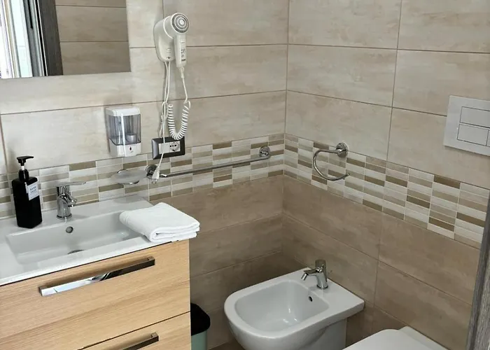 לינה וארוחת בוקר Scilla Resort 4*