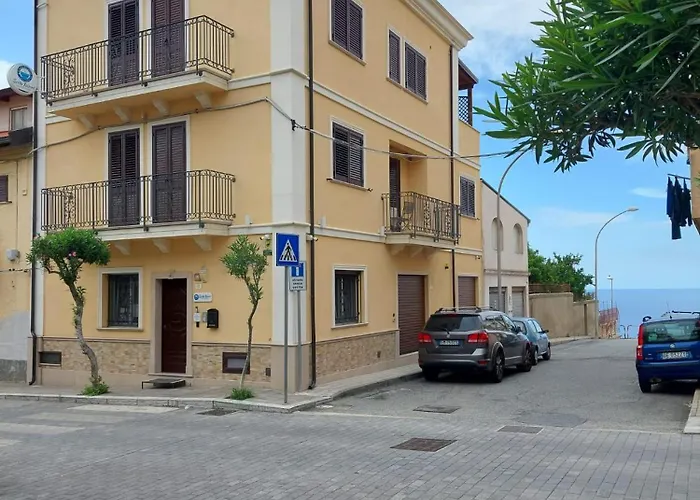 לינה וארוחת בוקר Scilla Resort 4*