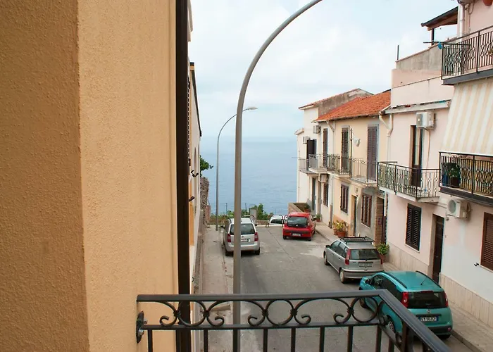 לינה וארוחת בוקר Scilla Resort שילה