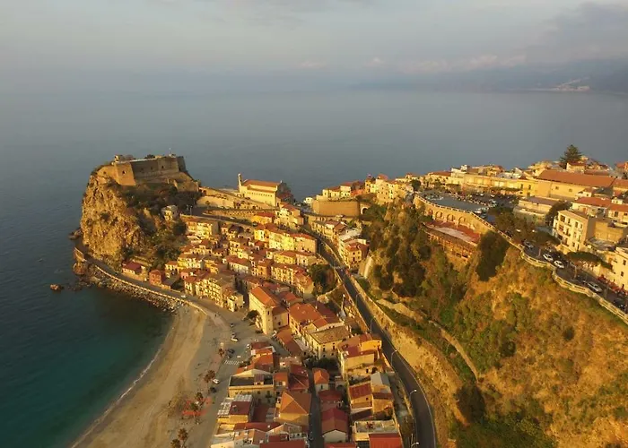 לינה וארוחת בוקר Scilla Resort 4*